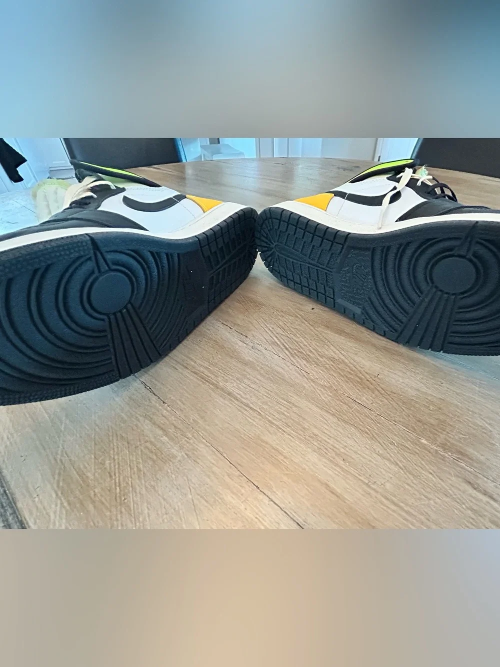 Air Jordan 1 Retro High OG “Volt Gold”